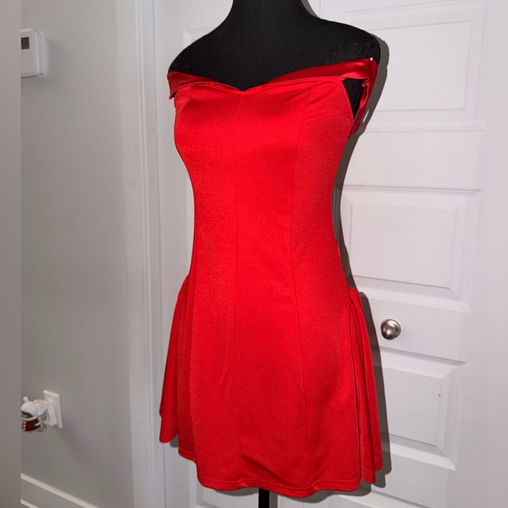 Off-Shoulder Red Fit & Flare Dress – Size M (NWT) ❤️ - Picture 3 of 5